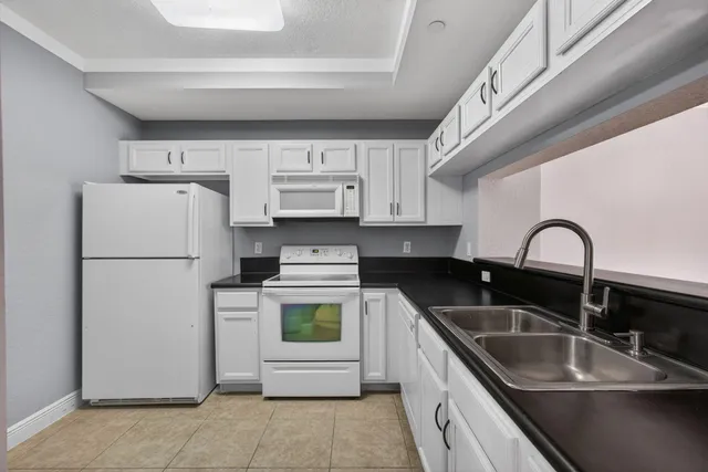 $170,000 | 4723 Lucerne Lakes Boulevard East, Unit 612, Lake Worth, FL 33467