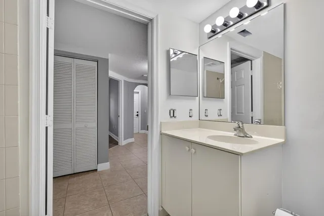 $170,000 | 4723 Lucerne Lakes Boulevard East, Unit 612, Lake Worth, FL 33467