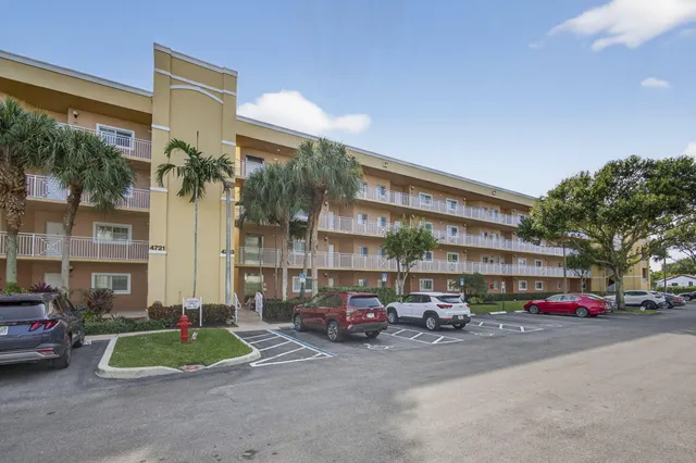 $170,000 | 4723 Lucerne Lakes Boulevard East, Unit 612, Lake Worth, FL 33467