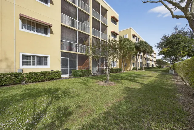 $170,000 | 4723 Lucerne Lakes Boulevard East, Unit 612, Lake Worth, FL 33467