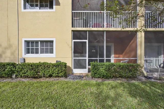 $170,000 | 4723 Lucerne Lakes Boulevard East, Unit 612, Lake Worth, FL 33467