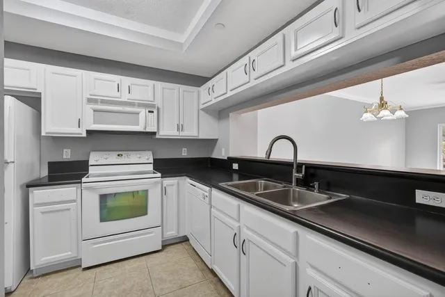 $170,000 | 4723 Lucerne Lakes Boulevard East, Unit 612, Lake Worth, FL 33467