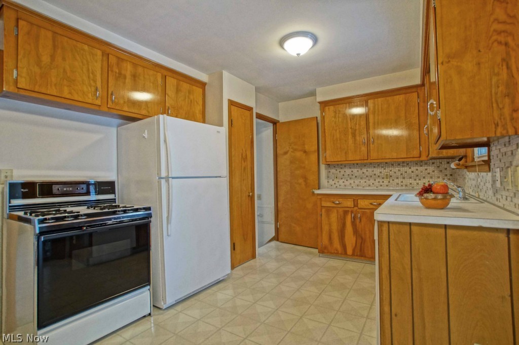 703 Dickerson Road Willowick, OH 44095 - Photo 10 of 25