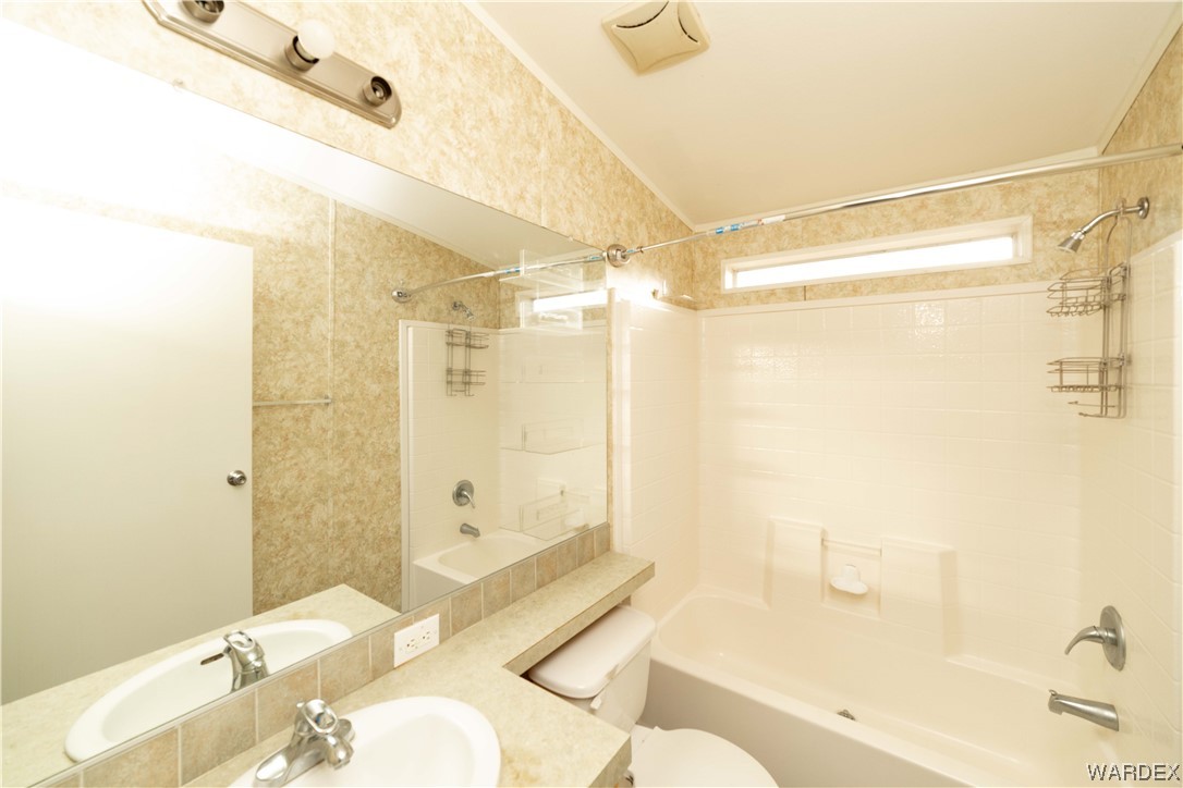 3329 Heber Road Golden Valley, AZ 86413 - Photo 27 of 52 a bathroom with a shower and a bathtub
