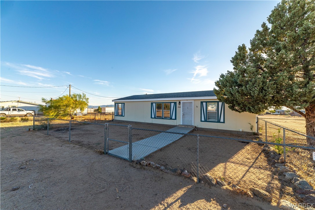 3329 Heber Road Golden Valley, AZ 86413 - Photo 4 of 52 a view of a house with a yard