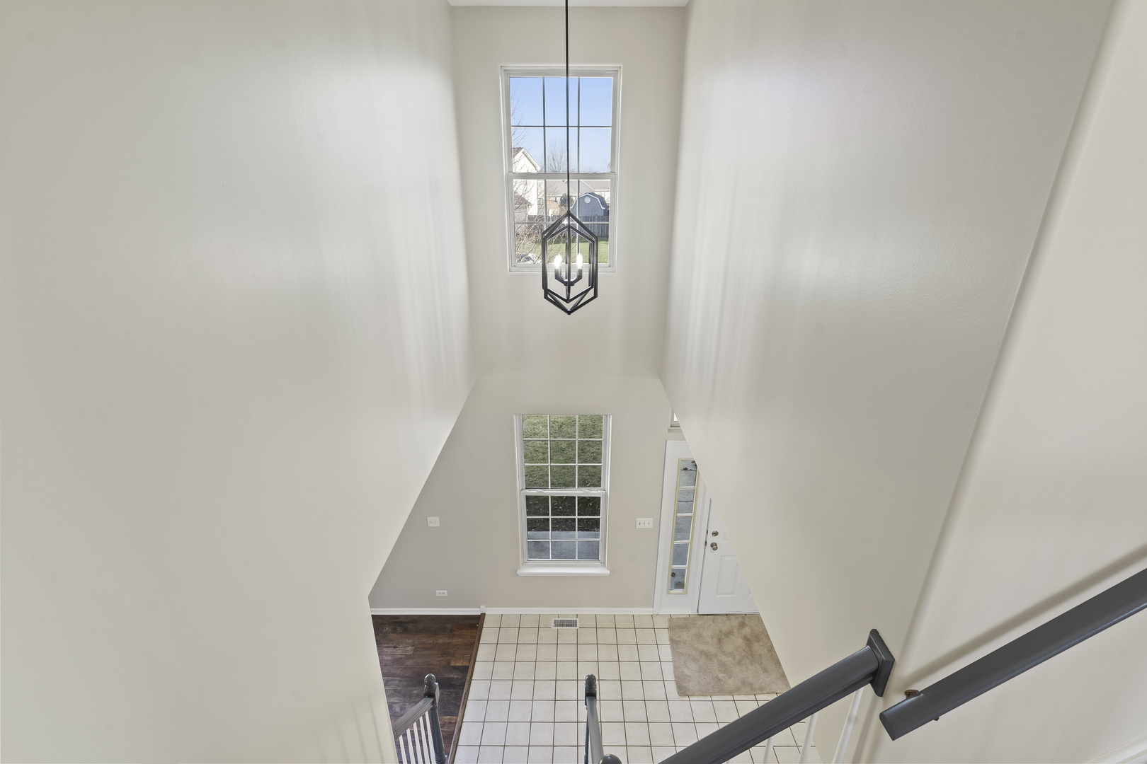 32804 Bending Creek Road McHenry, IL 60051 - Photo 29 of 42 an entryway with wooden floor