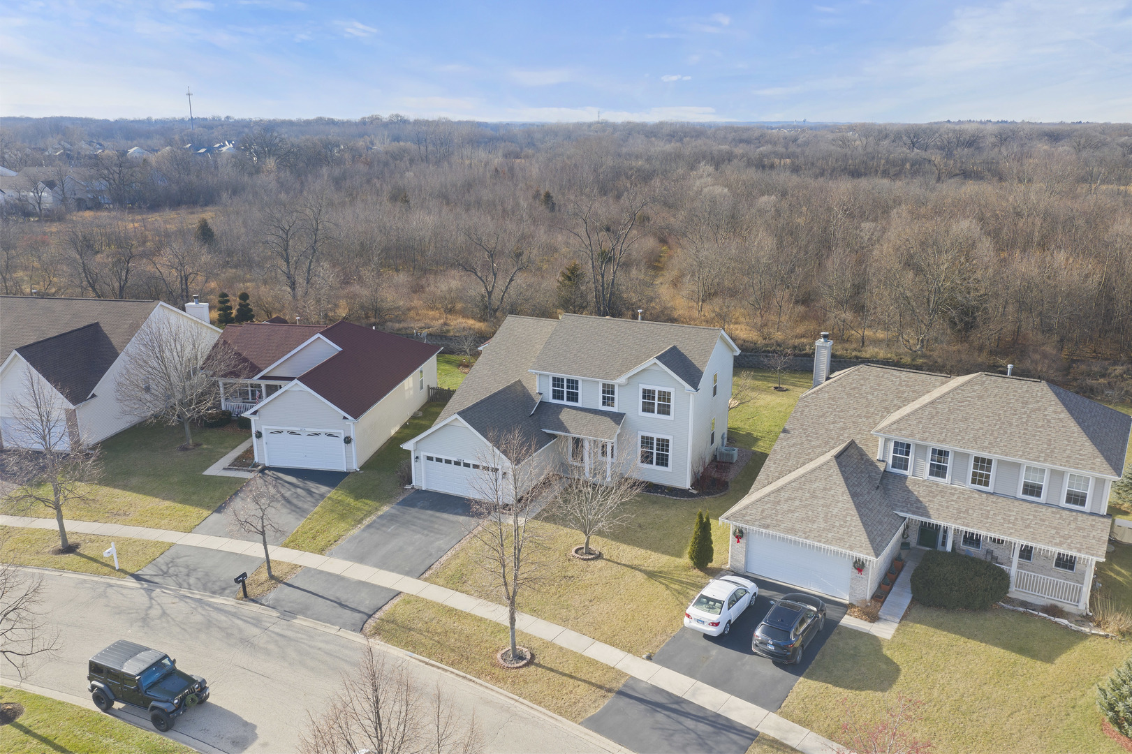 32804 Bending Creek Road McHenry, IL 60051 - Photo 39 of 42 a view of a patio with a table and chairs