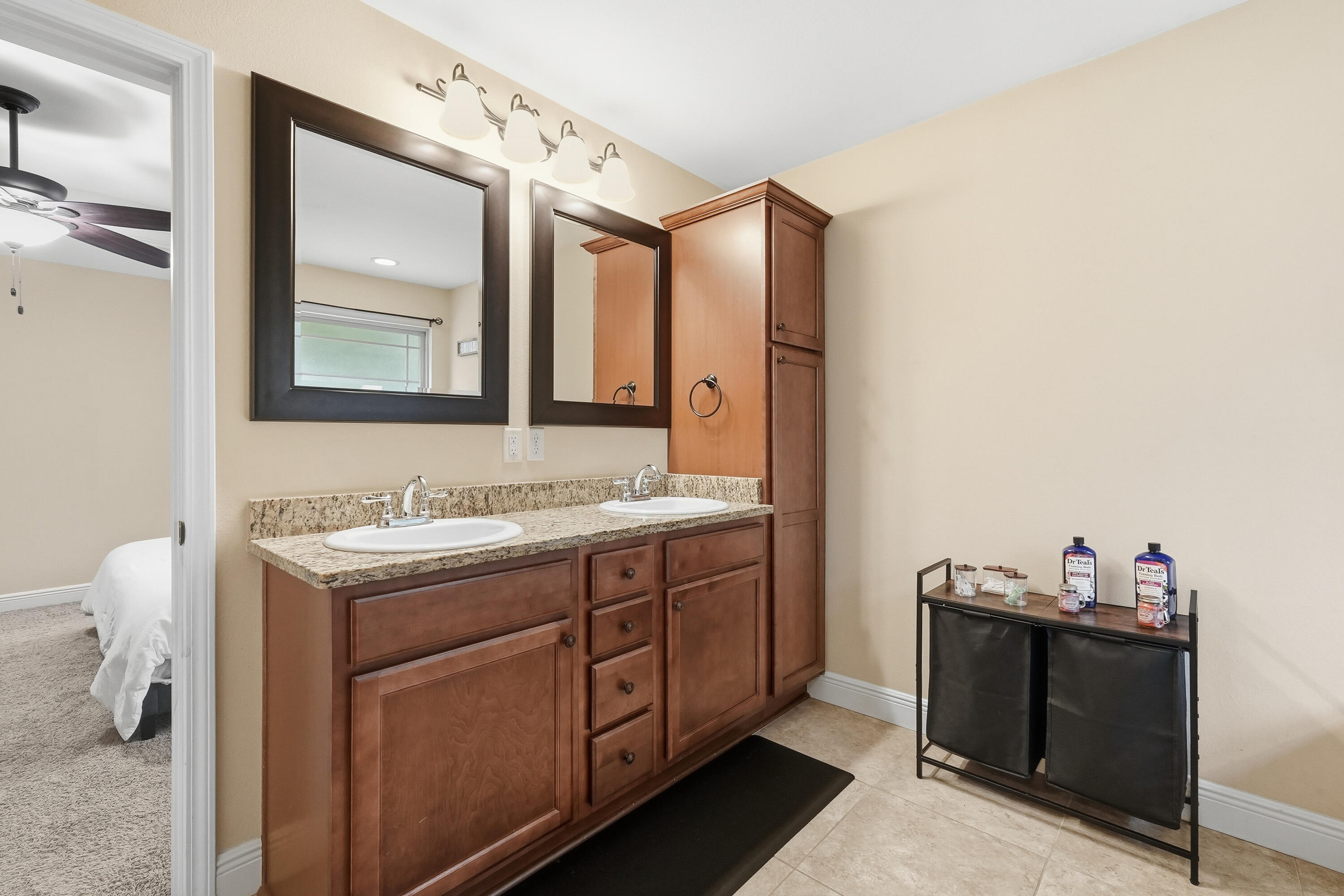 516 Grand Ridge Drive Crestview, FL 32539 - Photo 20 of 34 Owner's bathroom