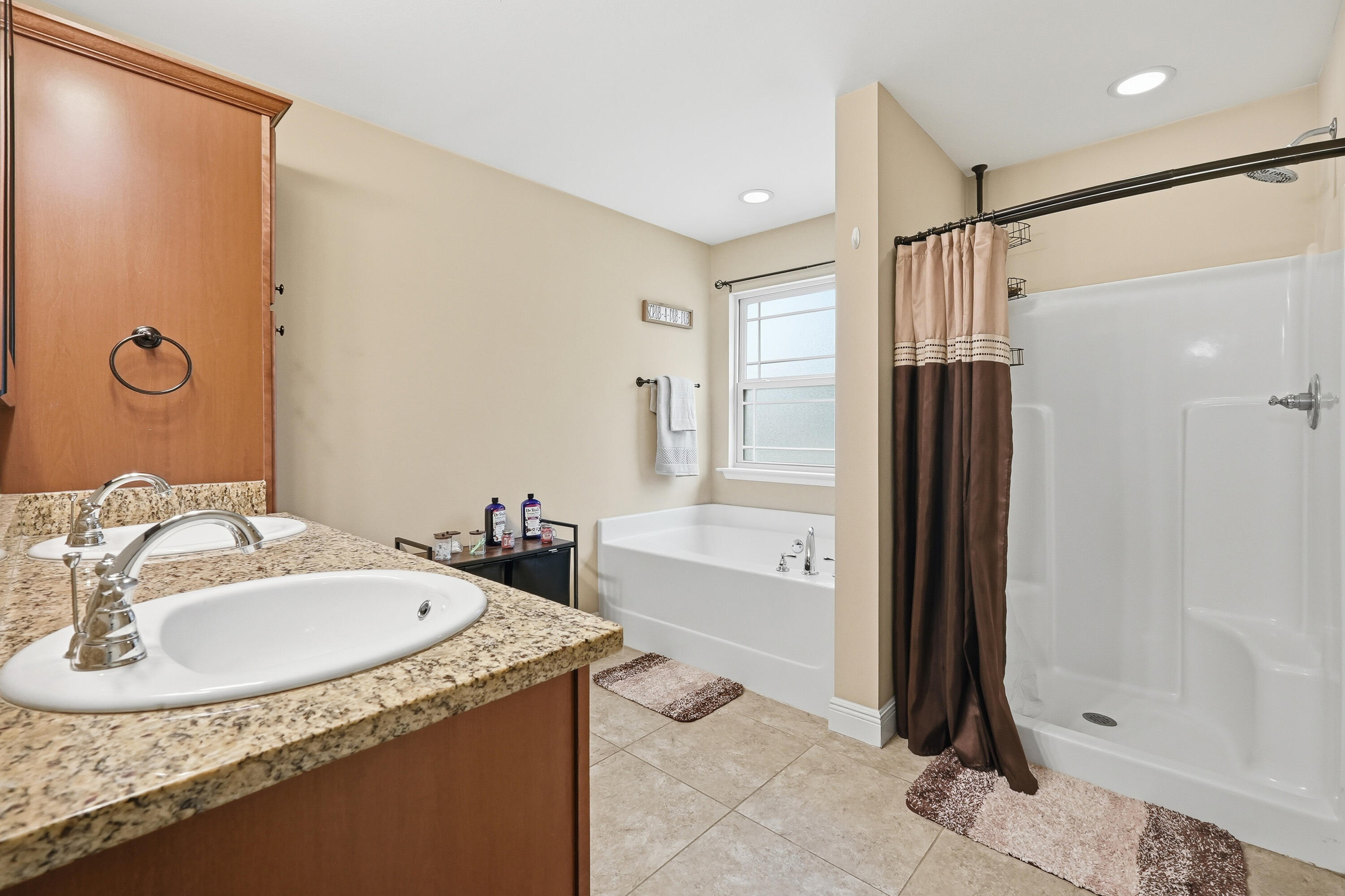 516 Grand Ridge Drive Crestview, FL 32539 - Photo 21 of 34 Owner's bathroom