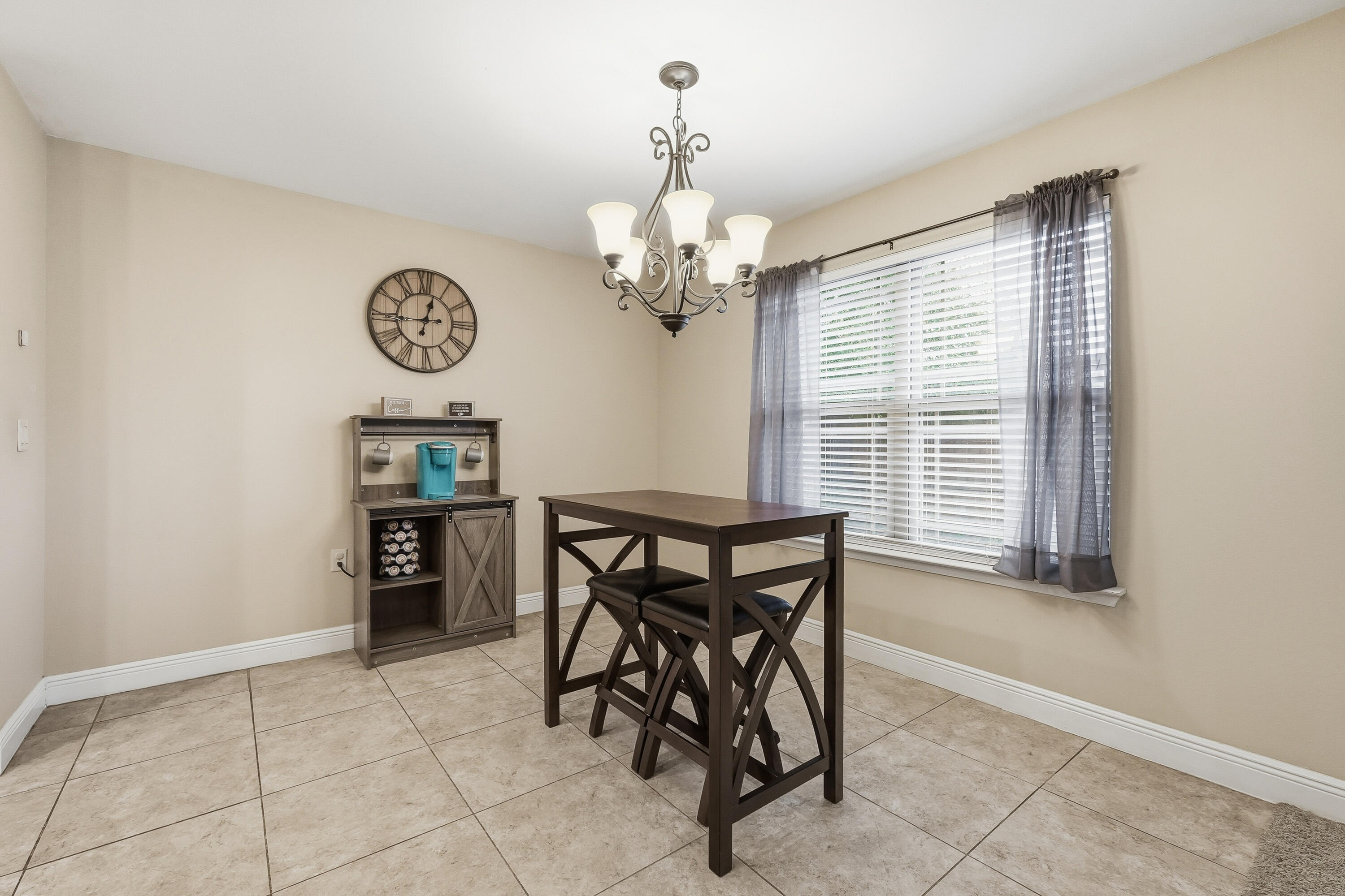 516 Grand Ridge Drive Crestview, FL 32539 - Photo 7 of 34 Dining area