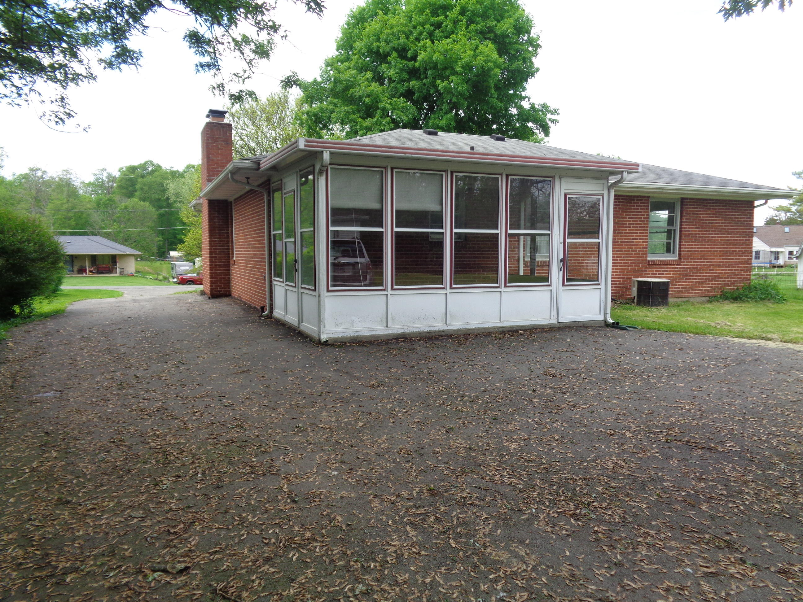 2424 Cottingham Road North Springfield, OH 45502 - Photo 4 of 29