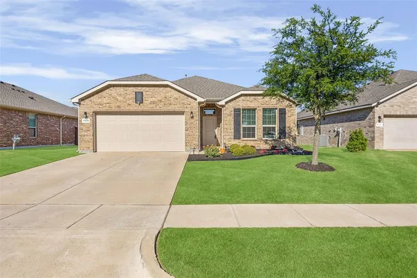 $304,500 | 1215 Tiburon Trail, Cleburne, TX 76033