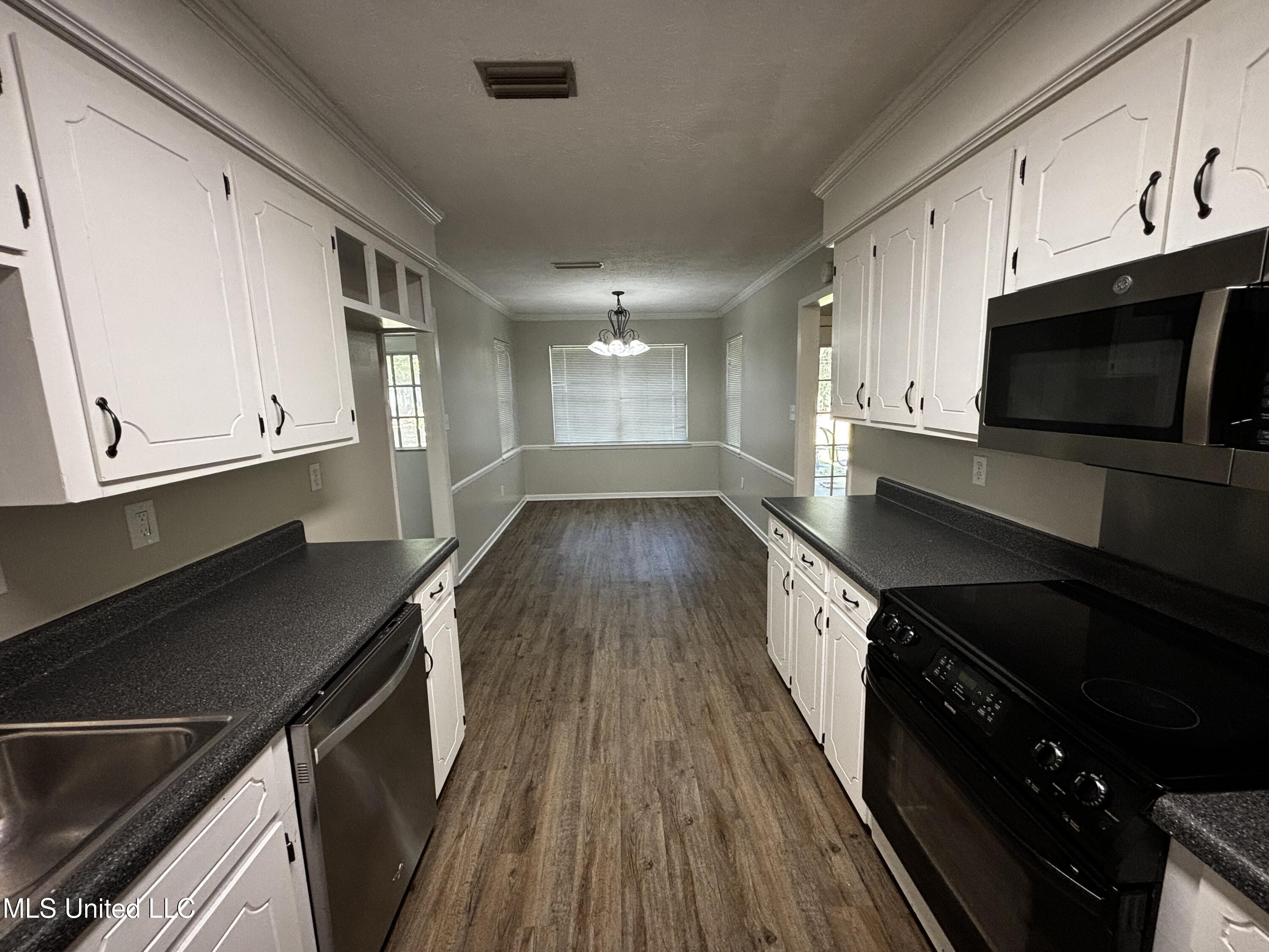 7 Treeway Drive Brandon, MS 39042 - Photo 3 of 20 Photo Nov 14 2024, 1 40 11 PM