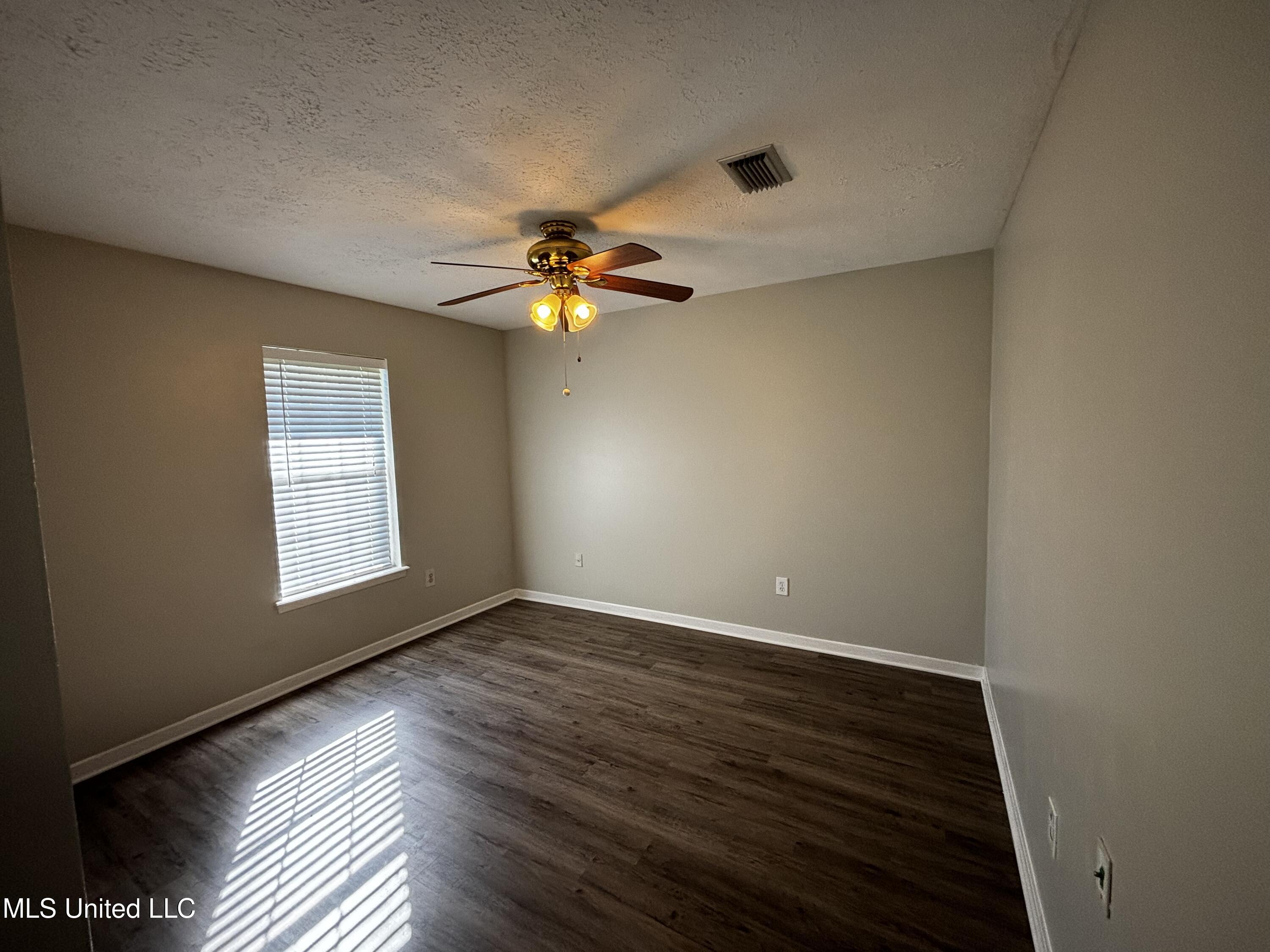 7 Treeway Drive Brandon, MS 39042 - Photo 10 of 20 Photo Nov 14 2024, 1 41 32 PM