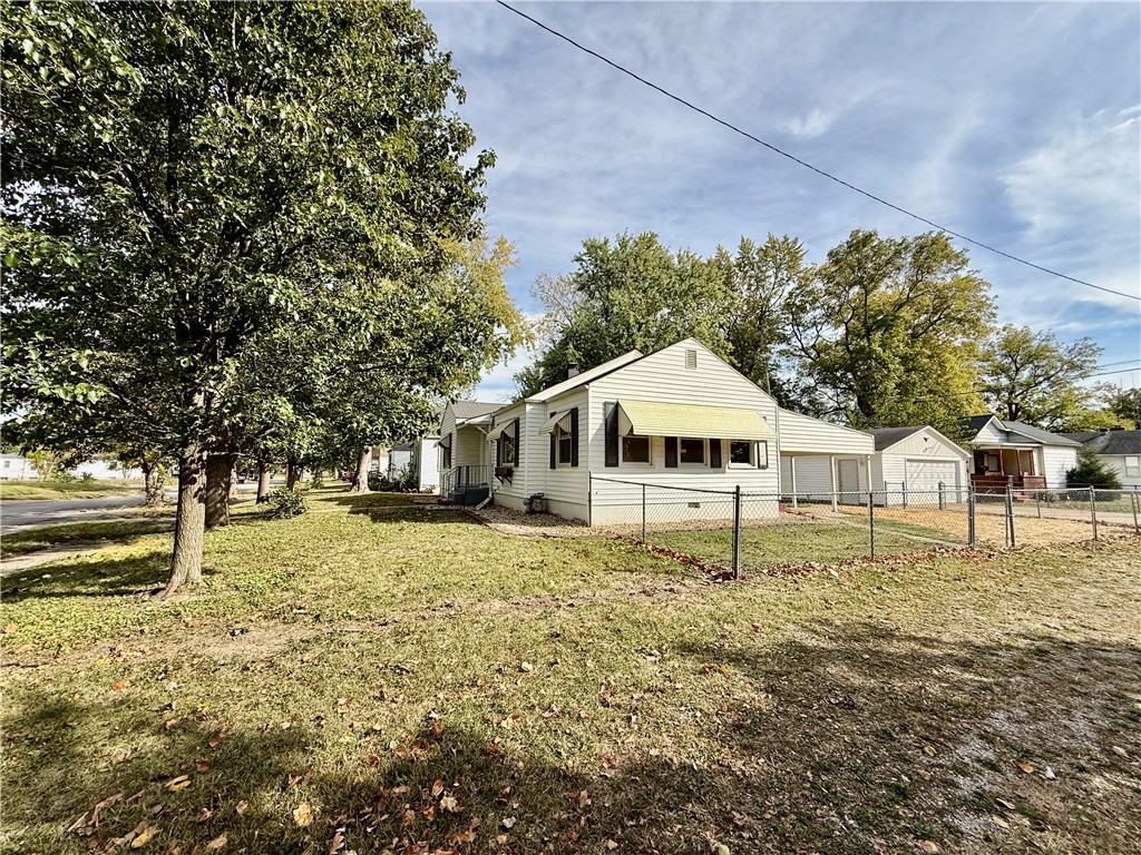 1451 West Marietta Street Decatur, IL 62522 - Photo 2 of 26