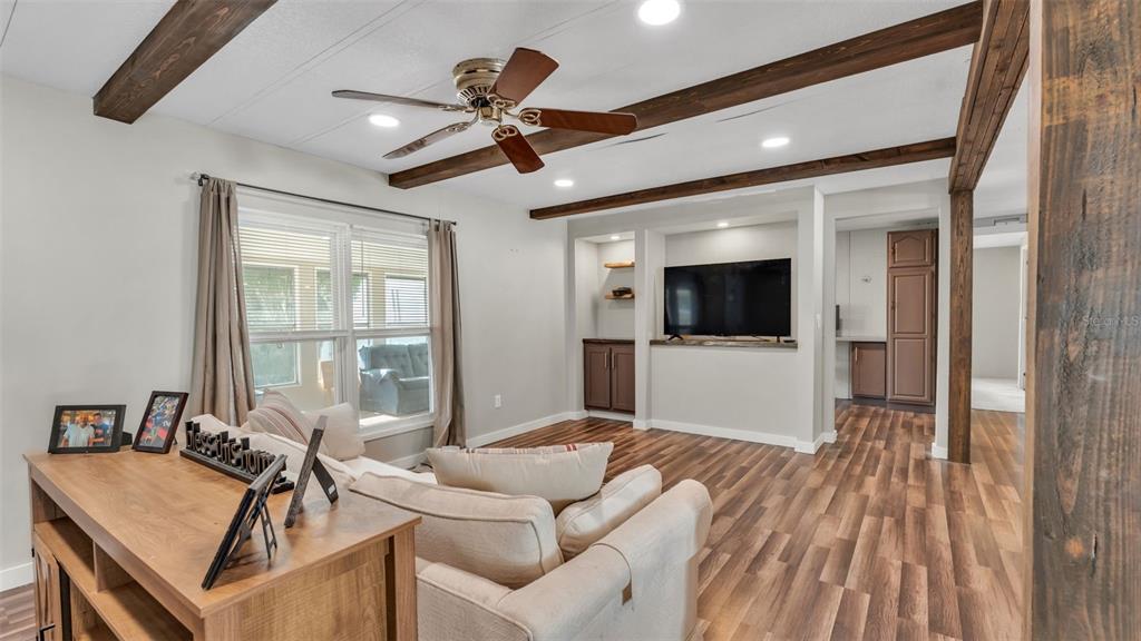 521 Oak Ridge East Lakeland, FL 33801 - Photo 4 of 32