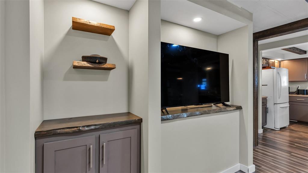 521 Oak Ridge East Lakeland, FL 33801 - Photo 7 of 32