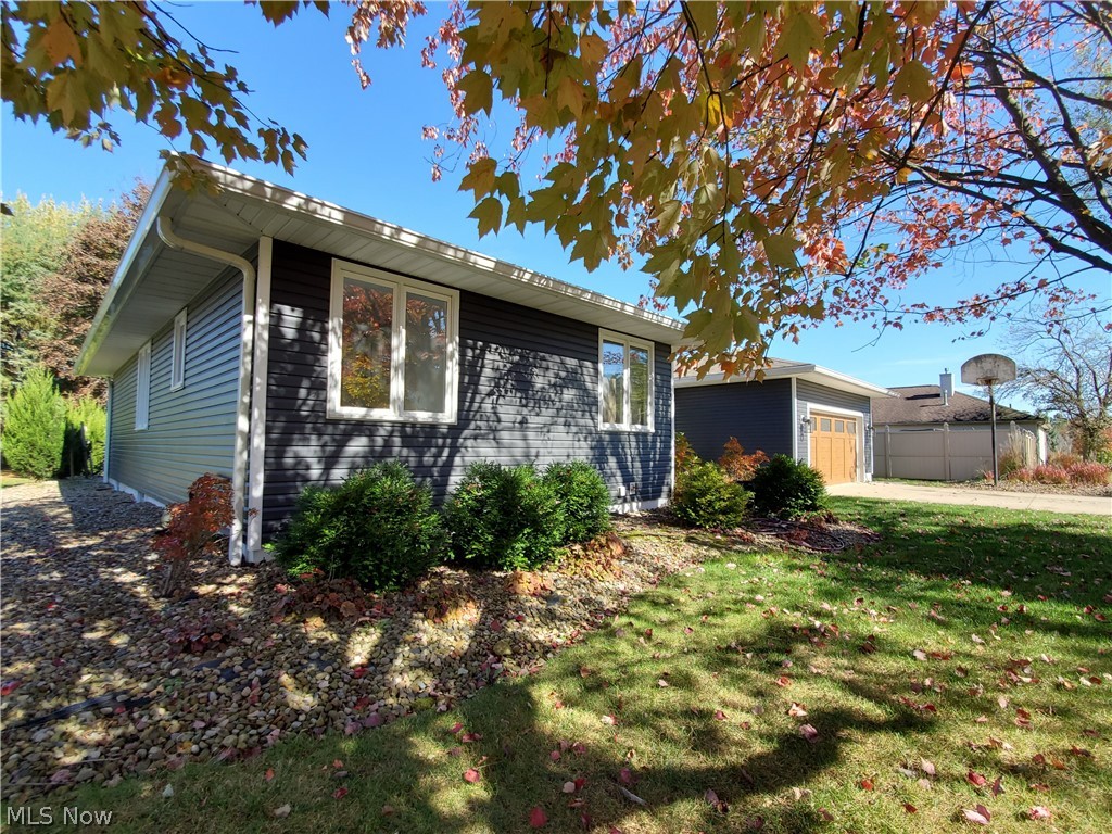815 Lockwood Road Barberton, OH 44203 - Photo 3 of 35 Gallery Image 3