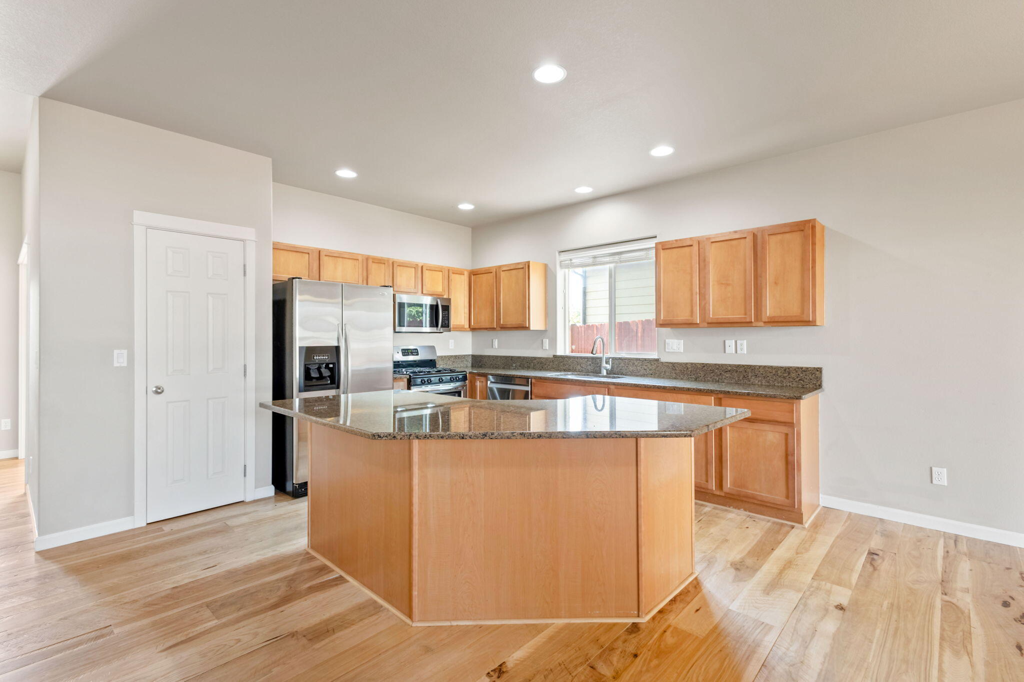 20864 Daniel Duke Way Bend, OR 97701 - Photo 10 of 43 kitchen
