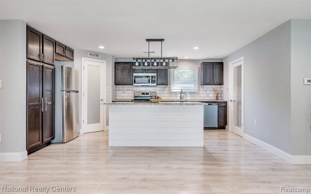2879 Corinthia Drive Rochester Hills, MI 48309 - Photo 11 of 39