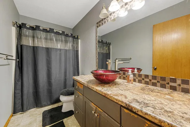 $319,900 | 885 Lee Street Northeast, Owatonna, MN 55060