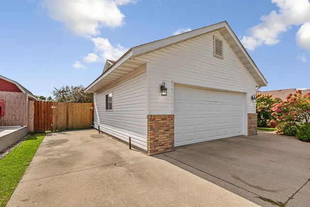 $319,900 | 885 Lee Street Northeast, Owatonna, MN 55060