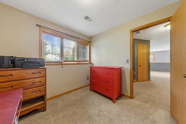 $319,900 | 885 Lee Street Northeast, Owatonna, MN 55060