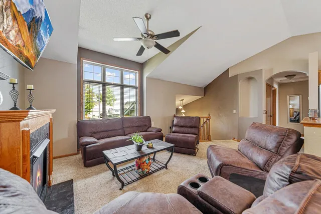 $319,900 | 885 Lee Street Northeast, Owatonna, MN 55060