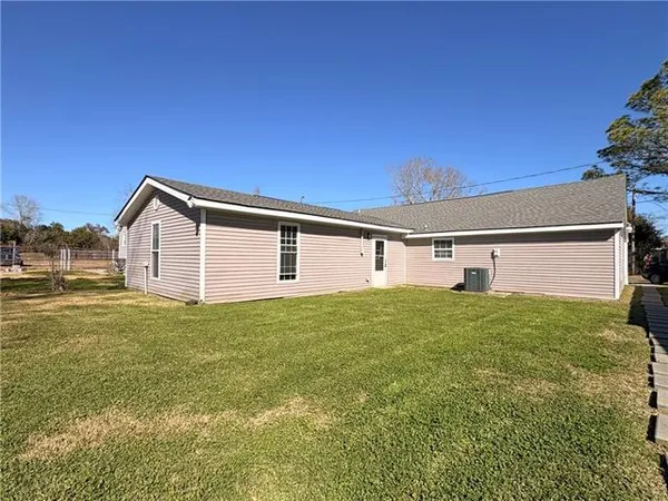 $2,400 | 412 Avenue G, Marrero, LA 70072