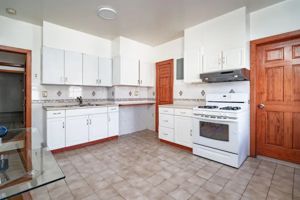 $3,000 | 724 17th Street, Union City, NJ 07087