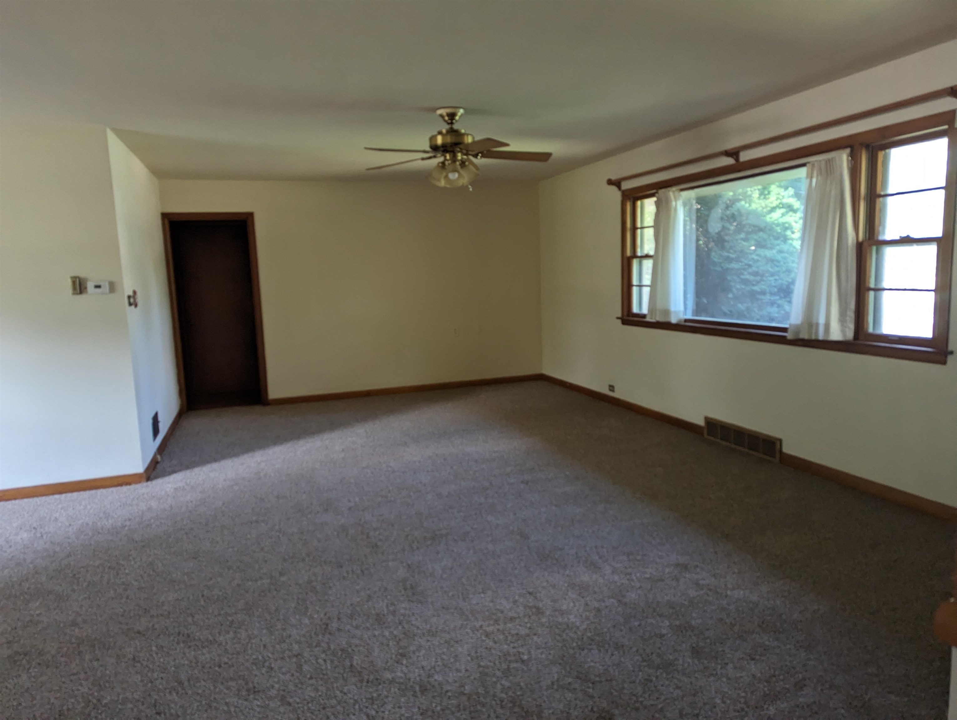 1212 Halsted Road Rockford, IL 61103 - Photo 3 of 12 Gallery Image 3