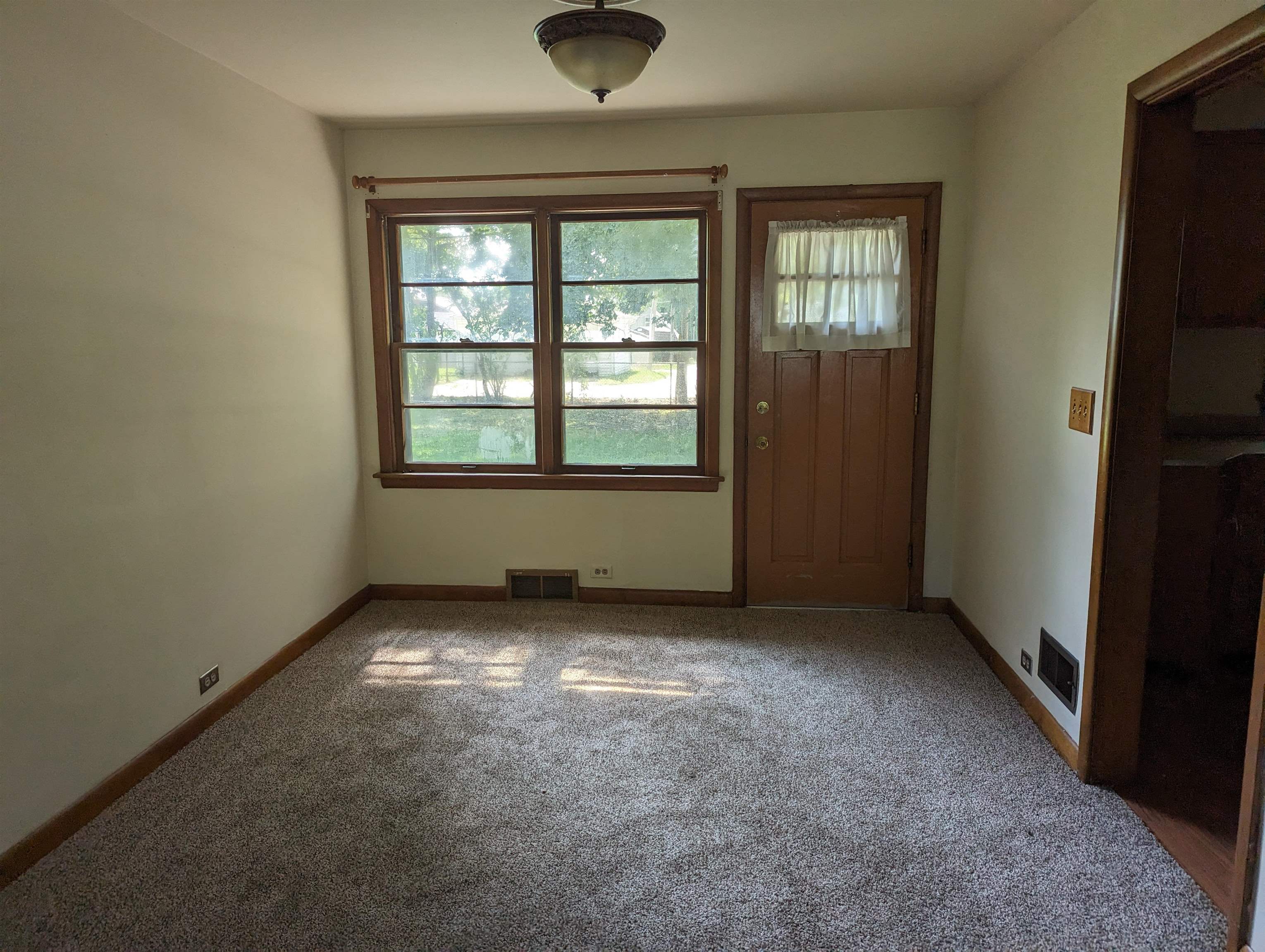 1212 Halsted Road Rockford, IL 61103 - Photo 4 of 12 Gallery Image 4