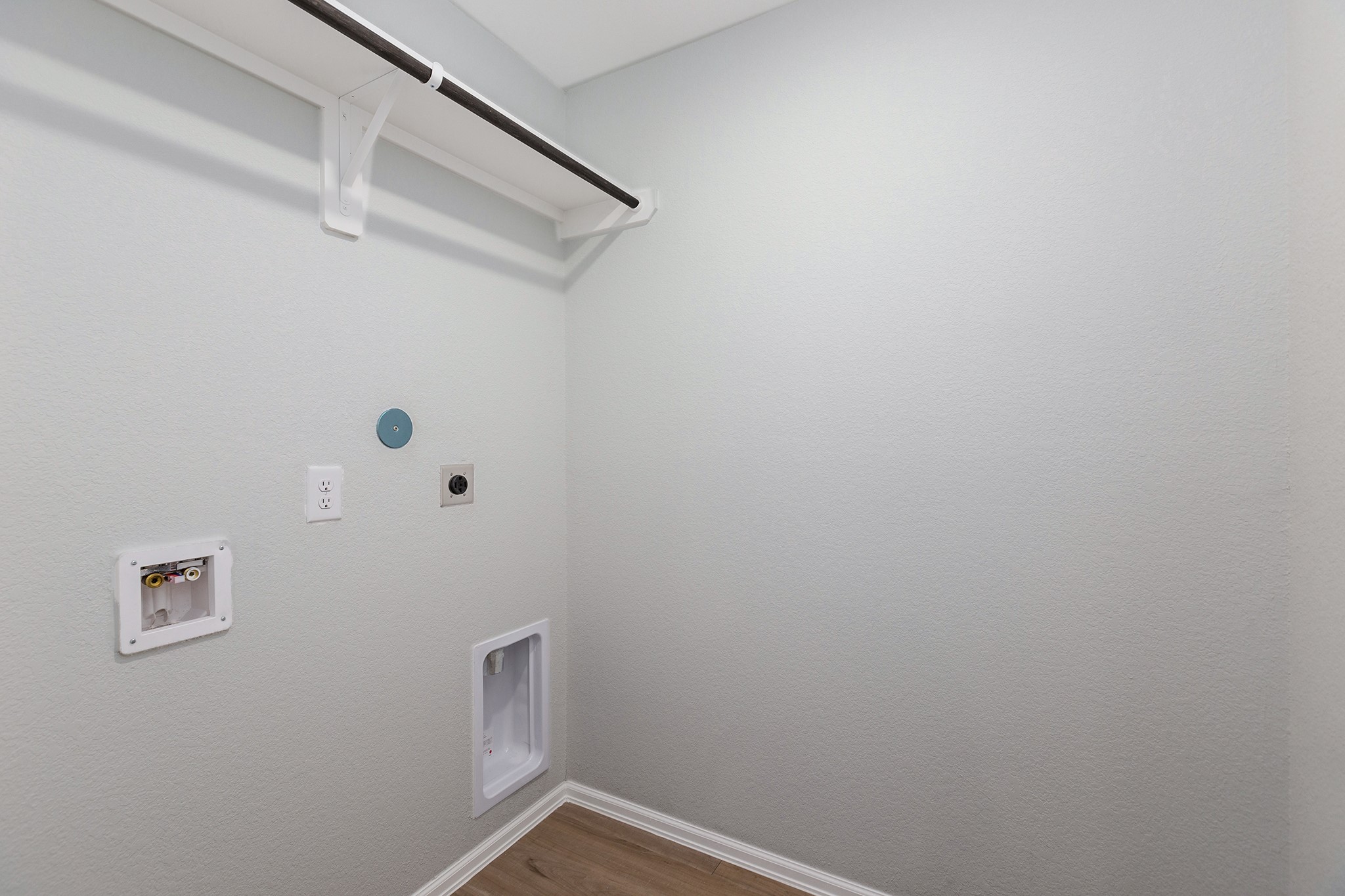 6327 Arcadia Sound Lane Houston, TX 77365 - Photo 22 of 33 a view of a small room