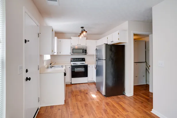 $1,700 | 104 Waterview Drive, Hendersonville, TN 37075