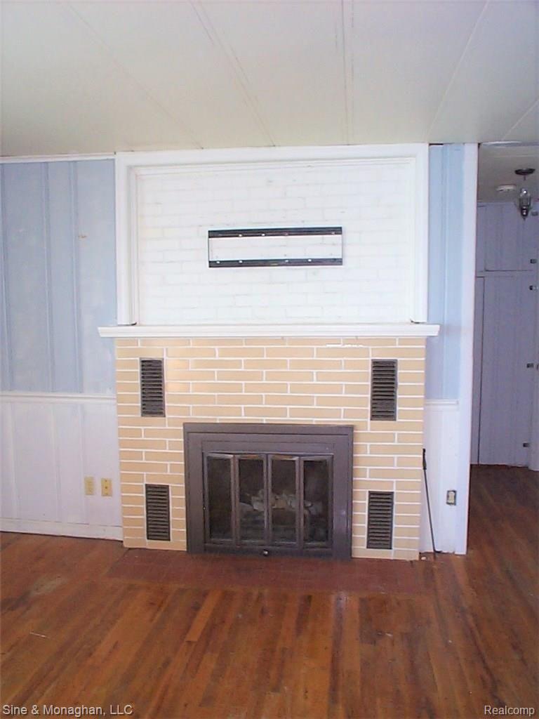 1019 River Road St. Clair, MI 48079 - Photo 26 of 56 26 FIREPLACE IN LR 1019 RIVER RD.JPG