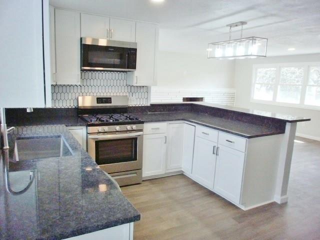 305 East McMurray Road Canonsburg, PA 15317 - Photo 8 of 24 a kitchen with granite countertop a stove sink and microwave