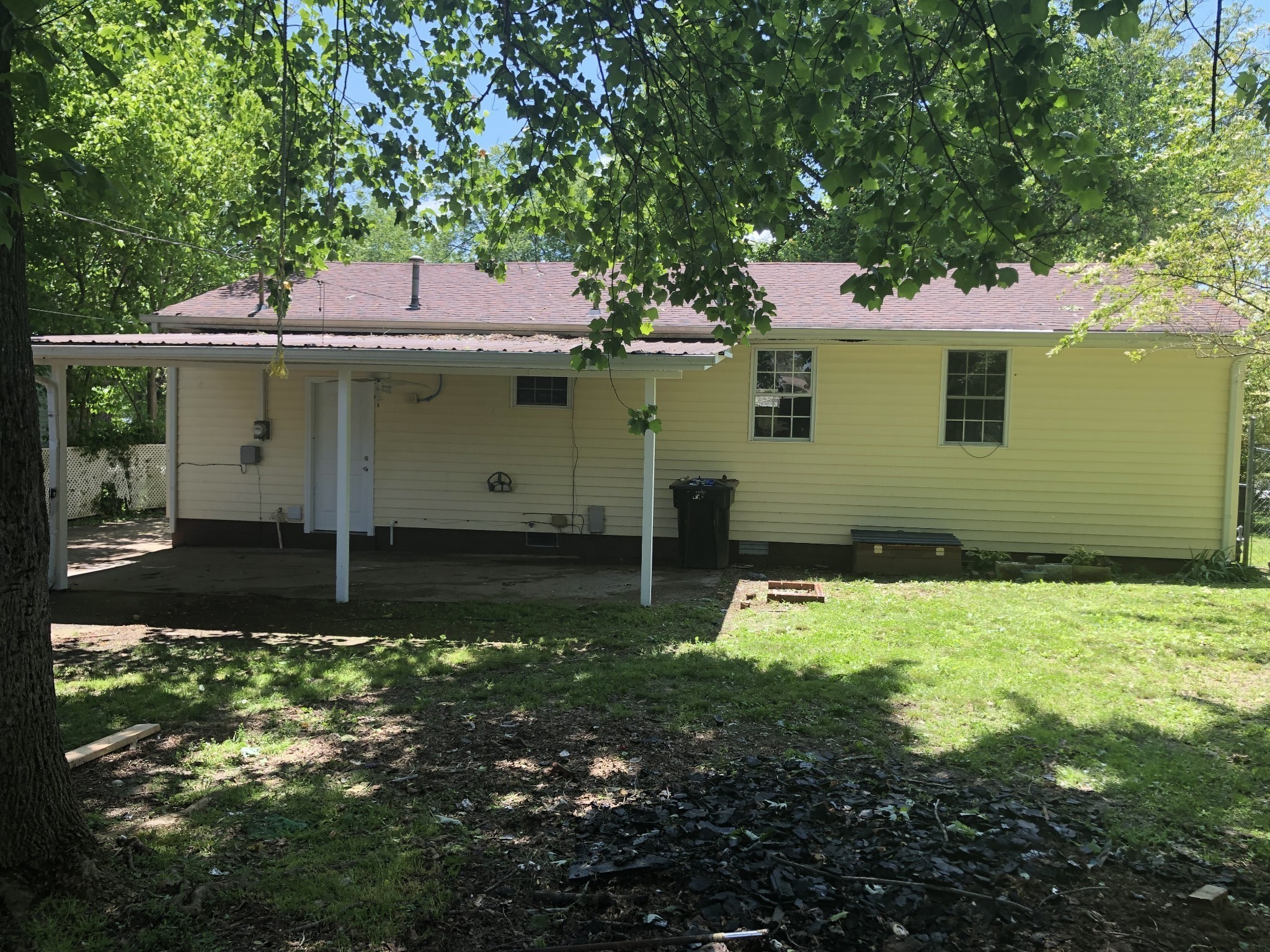 421 Oakwood Road Tullahoma, TN 37388 - Photo 2 of 13 a front view of a house with a yard