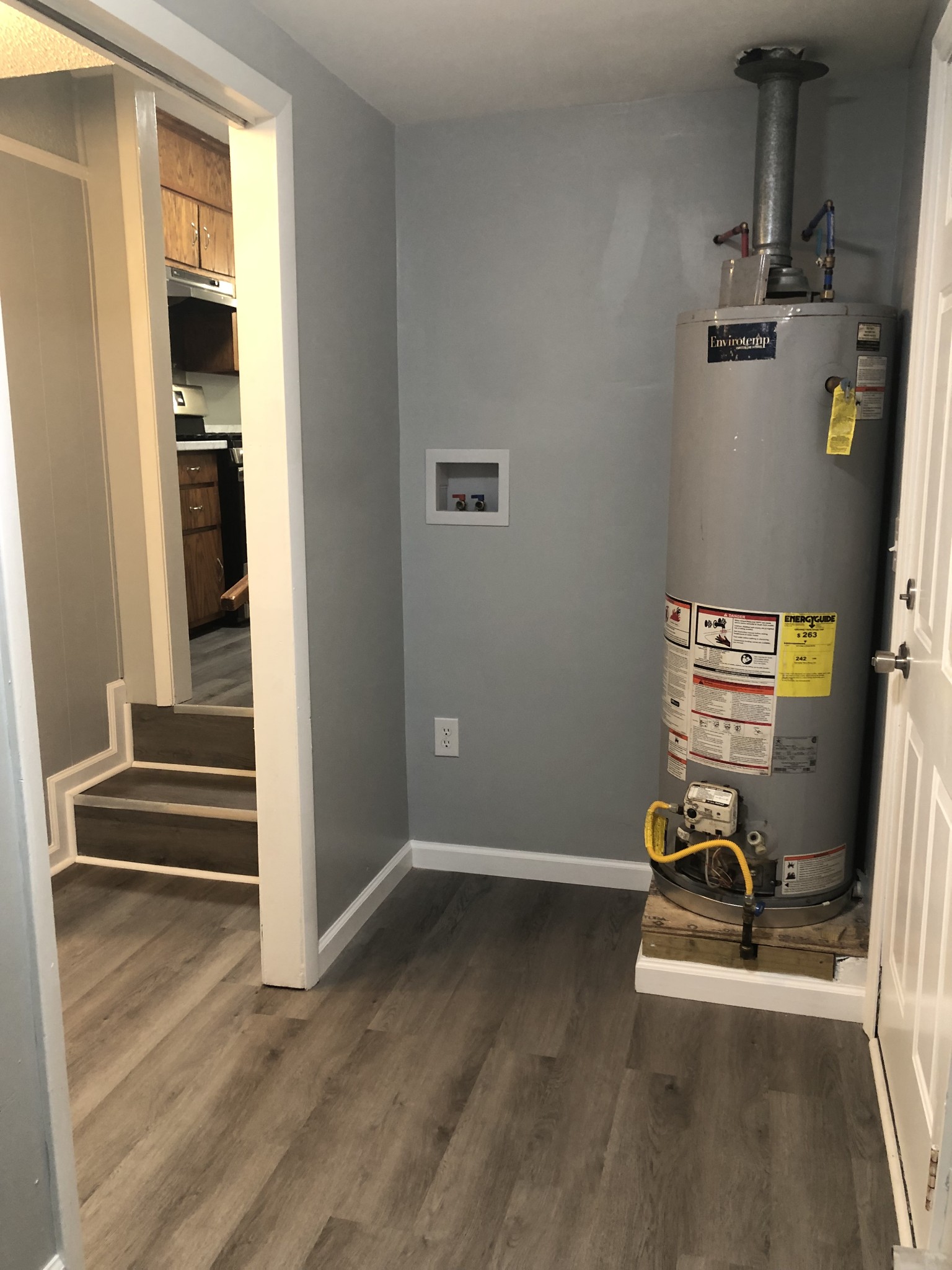 421 Oakwood Road Tullahoma, TN 37388 - Photo 9 of 13 a view of a hallway with wooden floor and entryway