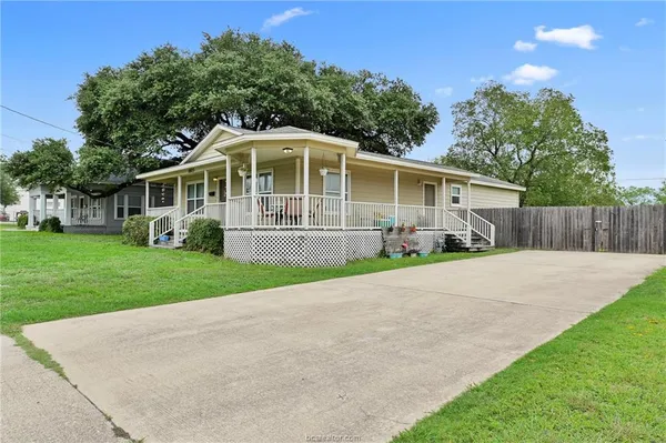 $1,850 | 1803 South College Avenue, Bryan, TX 77801