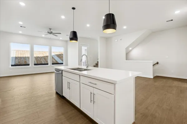 $2,475 | 410 North Stiles Street, Houston, TX 77011