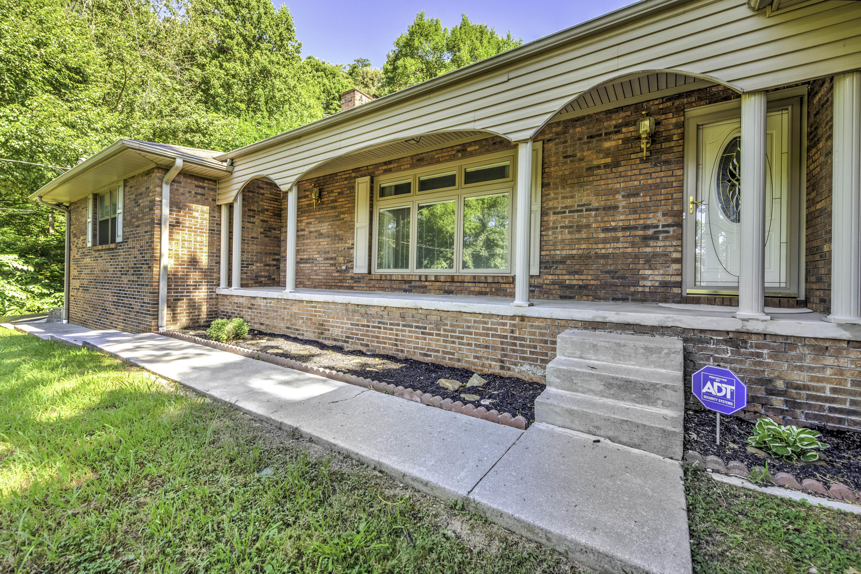 216 Lakeview Lane Oak Ridge, TN 37830 - Photo 2 of 37 216 Lakeview Ln 37830-4