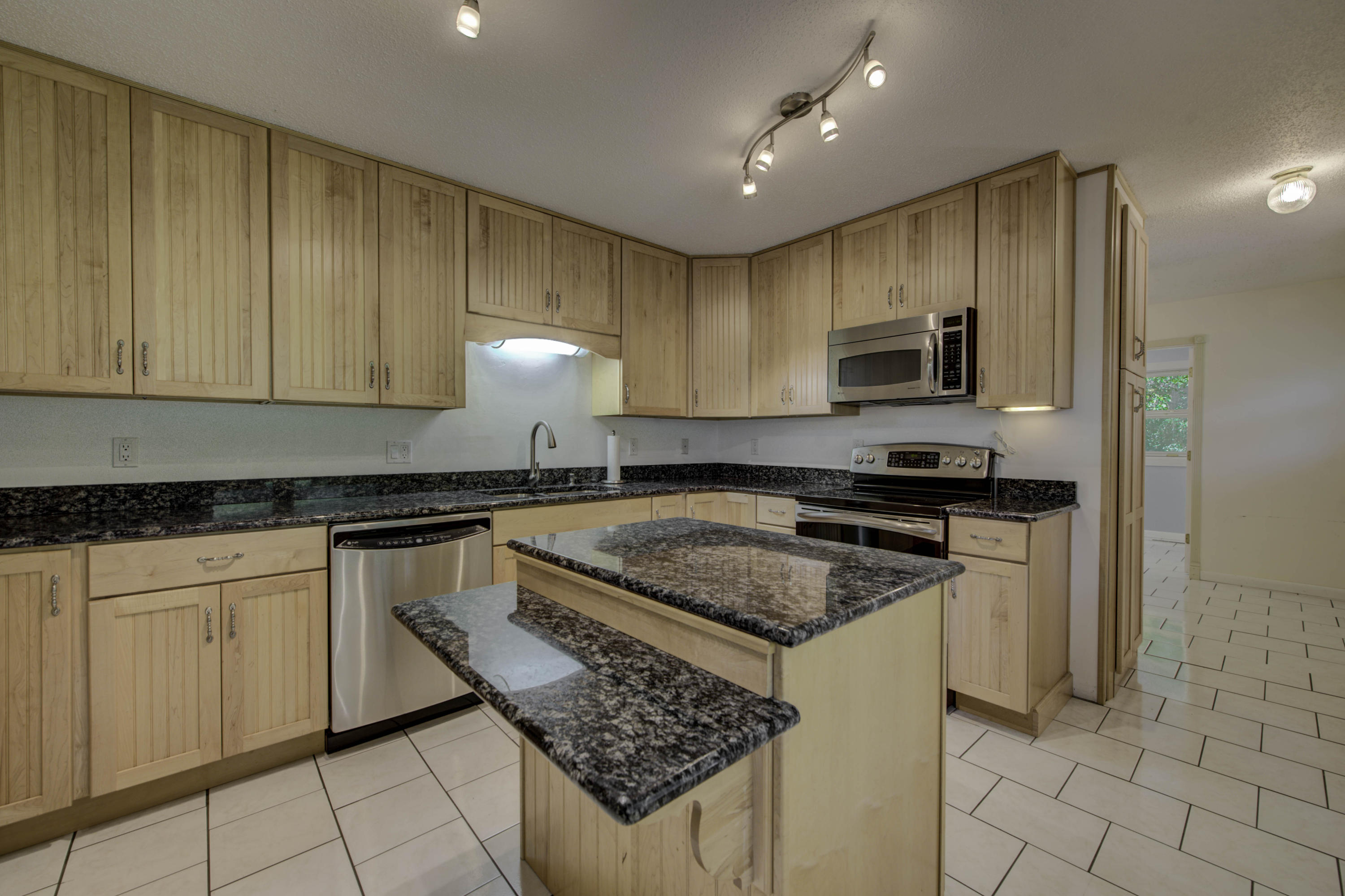 216 Lakeview Lane Oak Ridge, TN 37830 - Photo 11 of 37 216 Lakeview Ln 37830-11