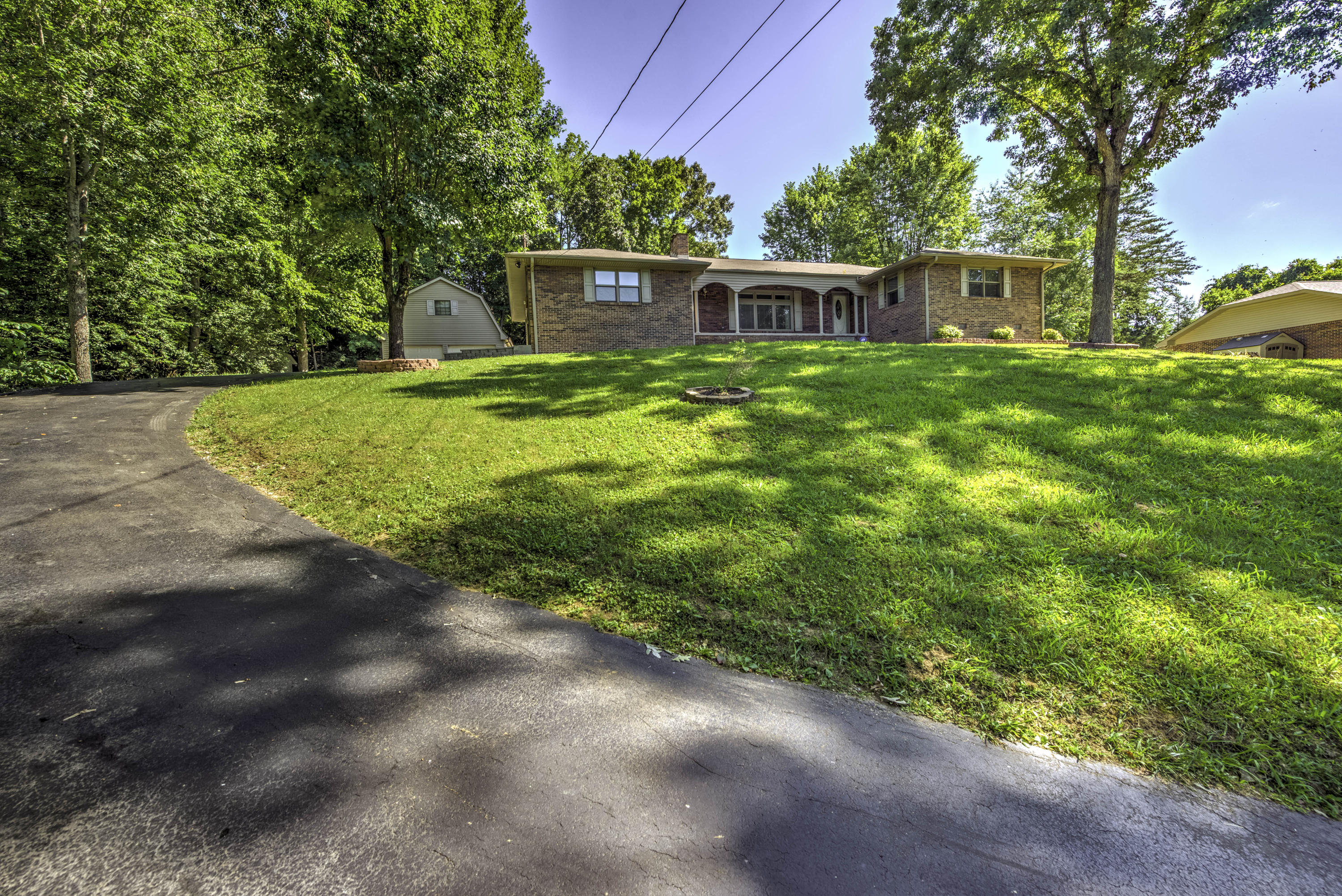 216 Lakeview Lane Oak Ridge, TN 37830 - Photo 3 of 37 216 Lakeview Ln 37830-2