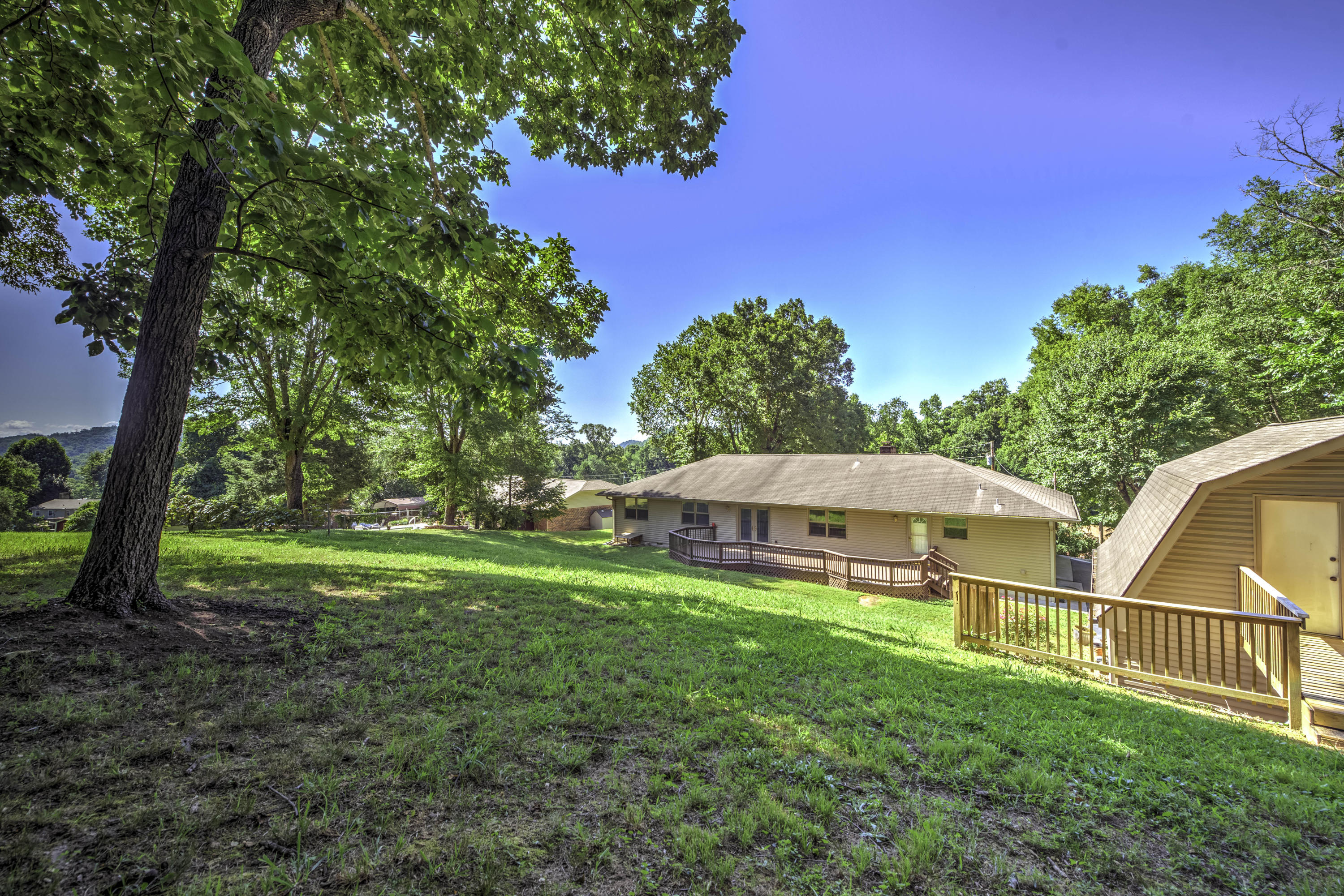 216 Lakeview Lane Oak Ridge, TN 37830 - Photo 31 of 37 216 Lakeview Ln 37830-31