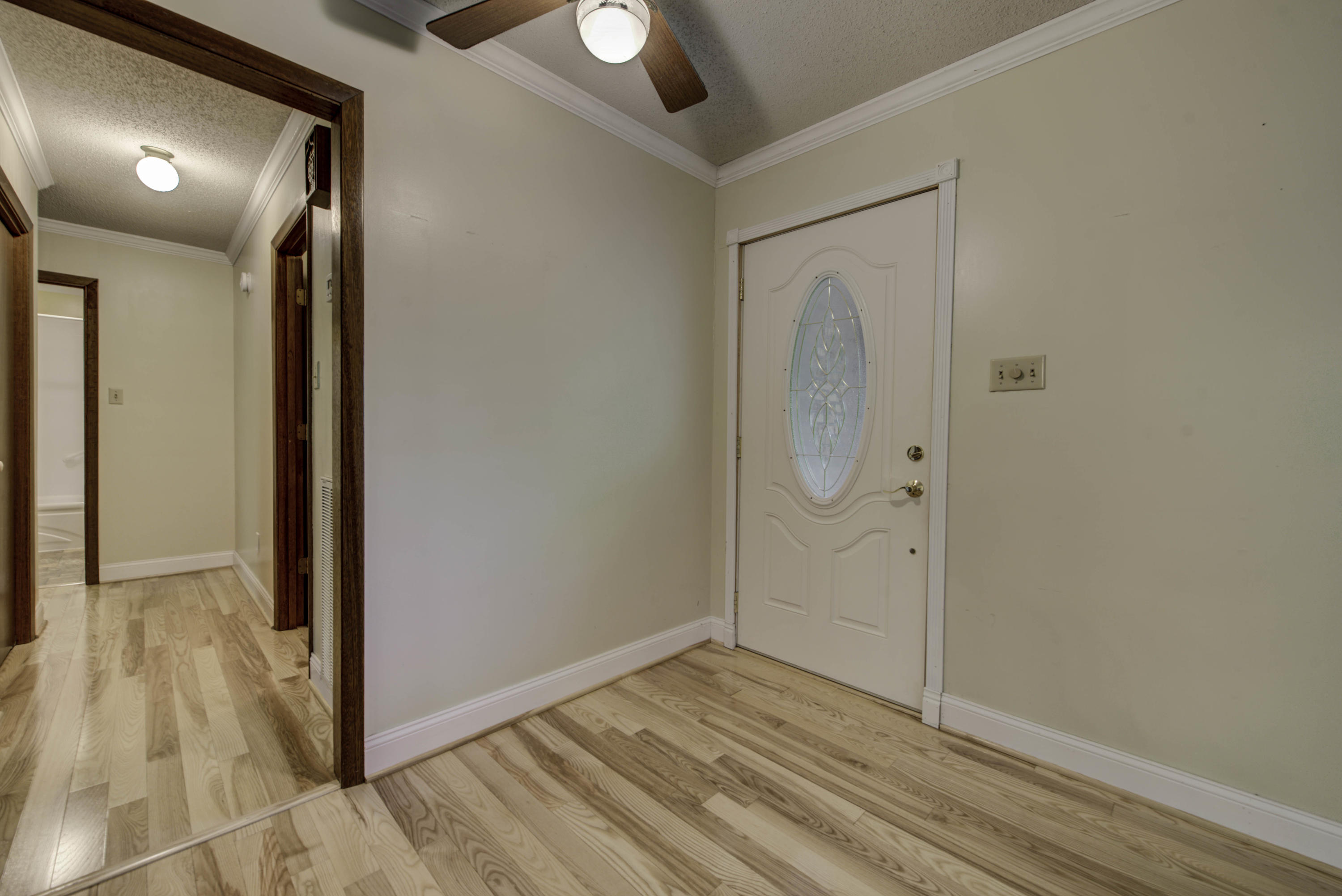 216 Lakeview Lane Oak Ridge, TN 37830 - Photo 6 of 37 216 Lakeview Ln 37830-6