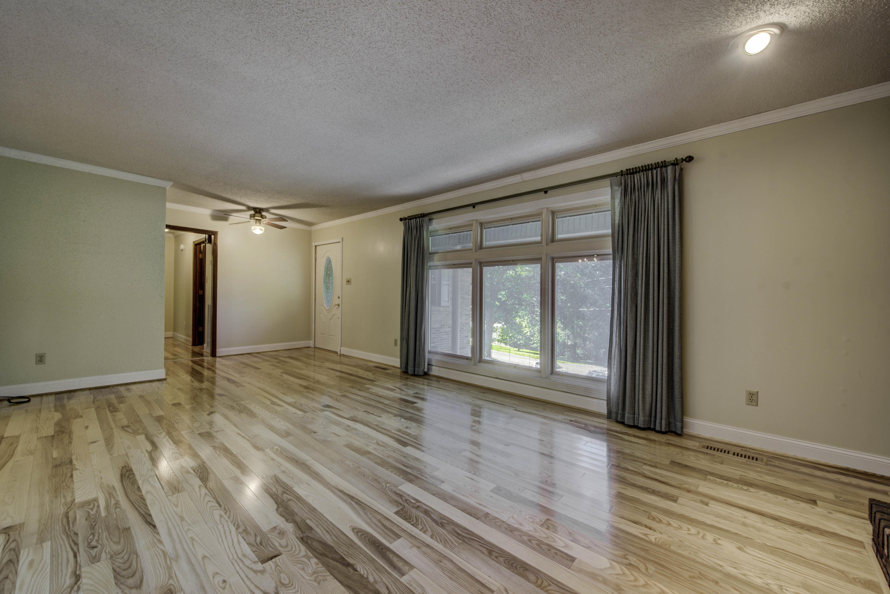 216 Lakeview Lane Oak Ridge, TN 37830 - Photo 8 of 37 216 Lakeview Ln 37830-8