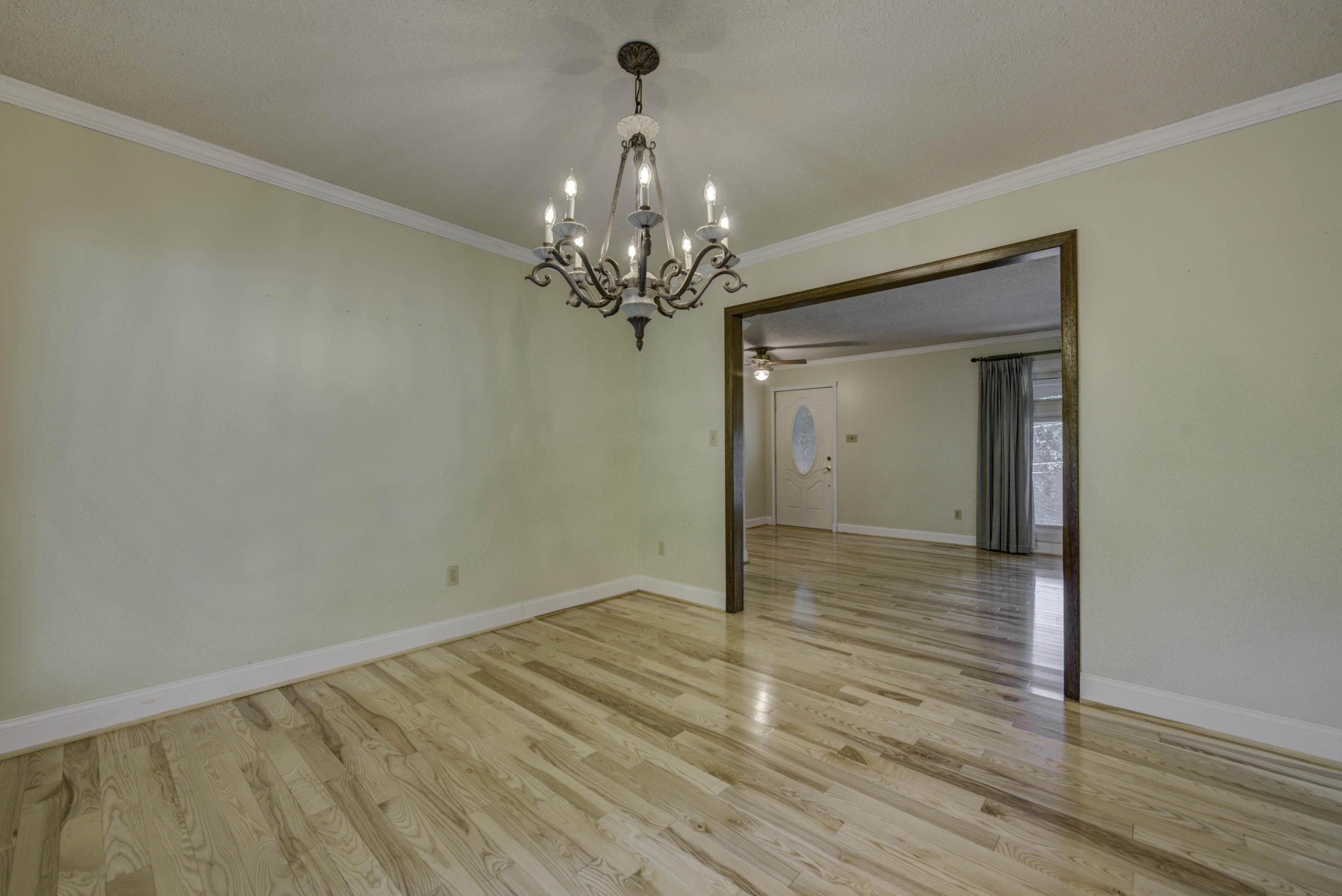 216 Lakeview Lane Oak Ridge, TN 37830 - Photo 10 of 37 216 Lakeview Ln 37830-10