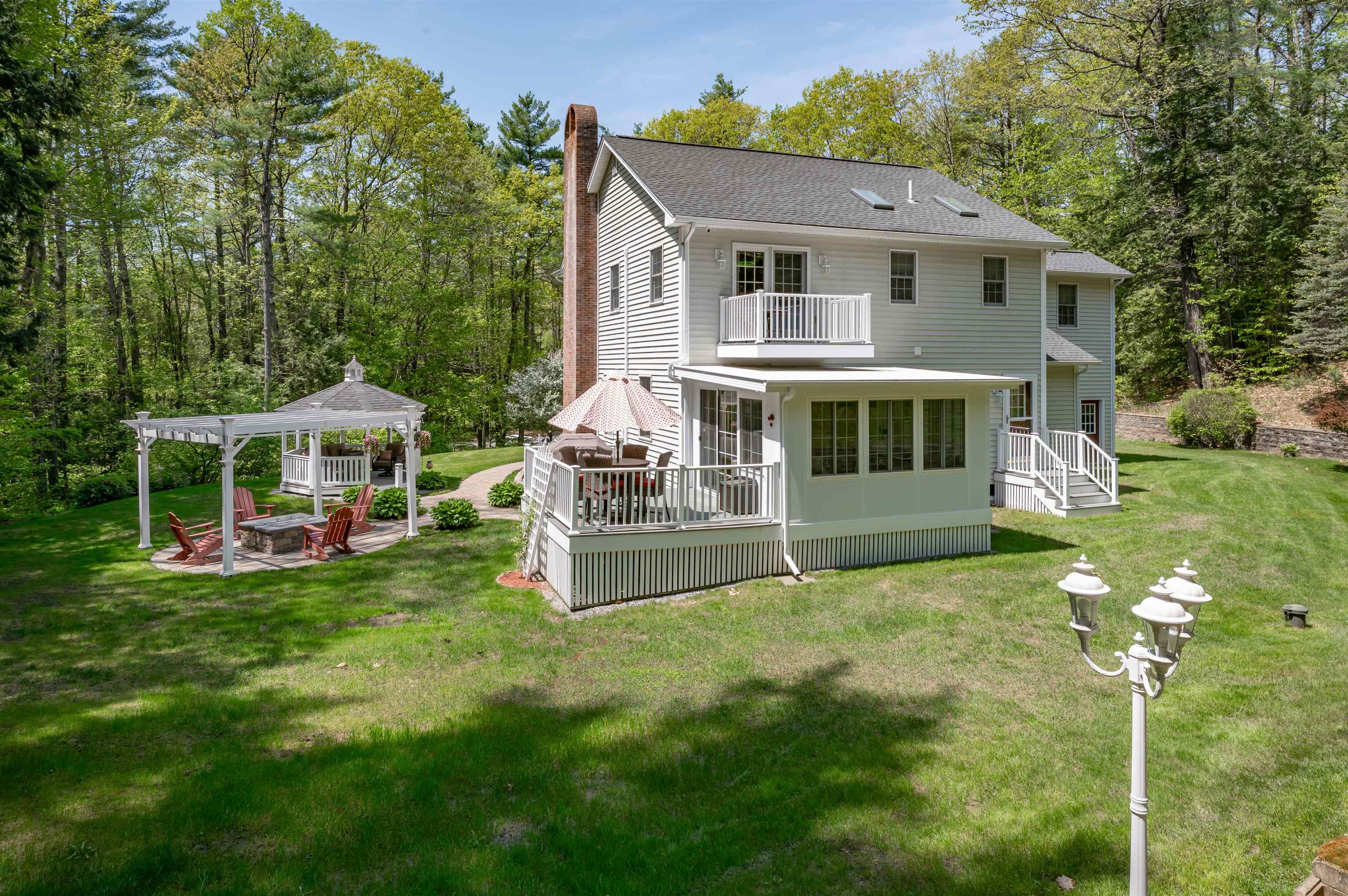 212 Gorham Pond Road Goffstown, NH 03045 - Photo 9 of 32 Gallery Image 9