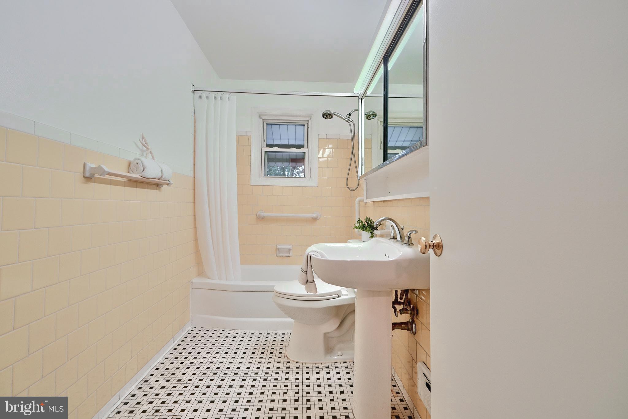 1718 Stokesley Road Dundalk, MD 21222 - Photo 21 of 44 FULL BATH (UPPER LVL)