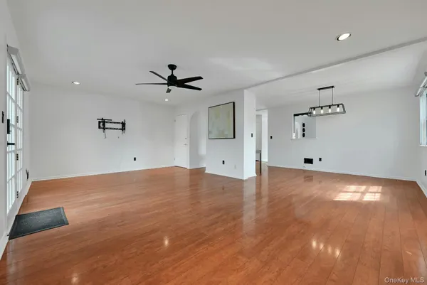 a view of a livingroom with a ceiling fan window and a ceiling fan
